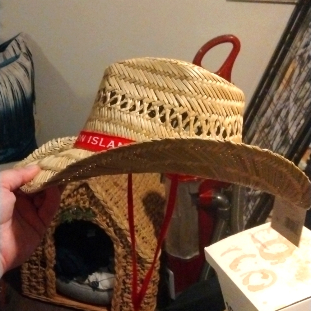 SHADE shack 100% straw